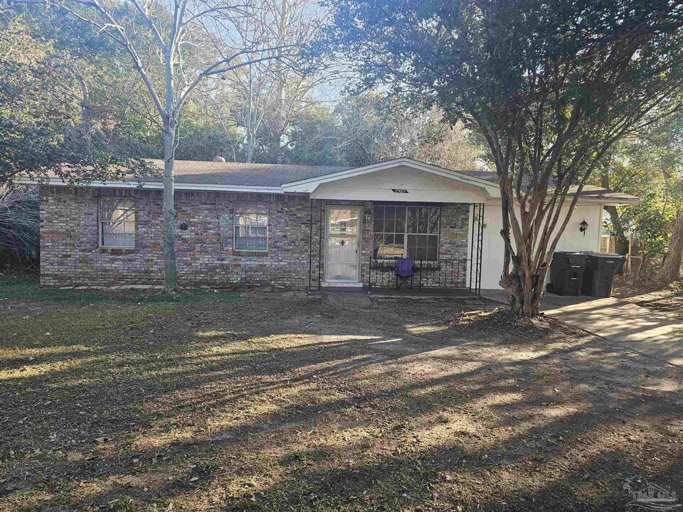 2565 Brooklyn St in Pensacola, FL - Building Photo