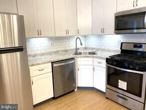 30 Voscek Ct in Trenton, NJ - Building Photo - Building Photo