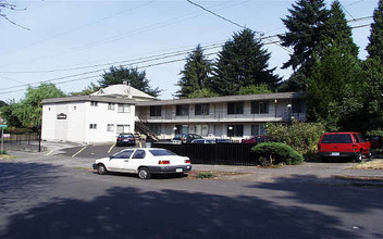 The Clairmont in Portland, OR - Building Photo - Building Photo