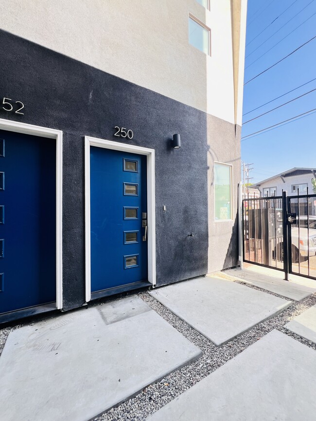 250 S Burlington Ave in Los Angeles, CA - Building Photo - Building Photo