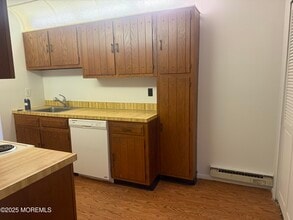 166 Cross Slope Ct in Englishtown, NJ - Building Photo - Building Photo