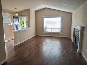21408 40th Ct W in Mountlake Terrace, WA - Building Photo - Building Photo