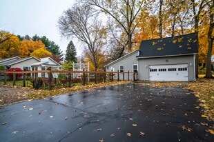 422 S Michigan Ave in Vicksburg, MI - Building Photo