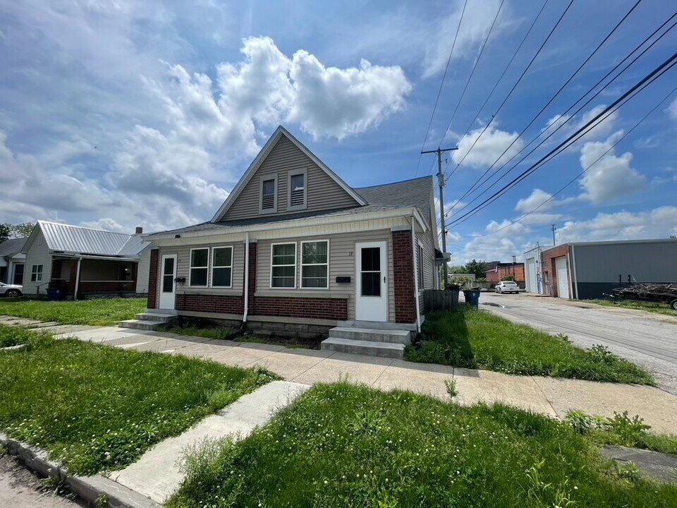 19 S 18th St in Terre Haute, IN - Building Photo