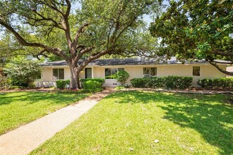 10409 Remington Ln in Dallas, TX - Foto de edificio - Building Photo