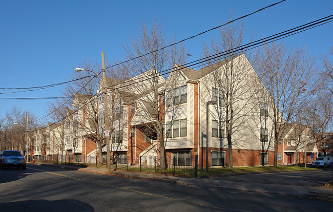 Sigourney Mews in Hartford, CT - Foto de edificio - Building Photo