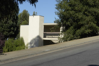 944 Walpert St in Hayward, CA - Building Photo - Building Photo