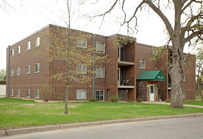 White Oaks in Sauk Rapids, MN - Foto de edificio - Building Photo