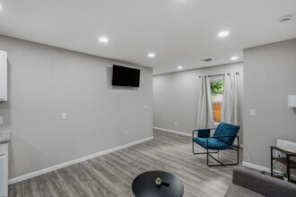 2306 E Houston St in San Antonio, TX - Building Photo - Building Photo