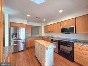 5939 Heatherwood Ct in Alexandria, VA - Building Photo - Building Photo