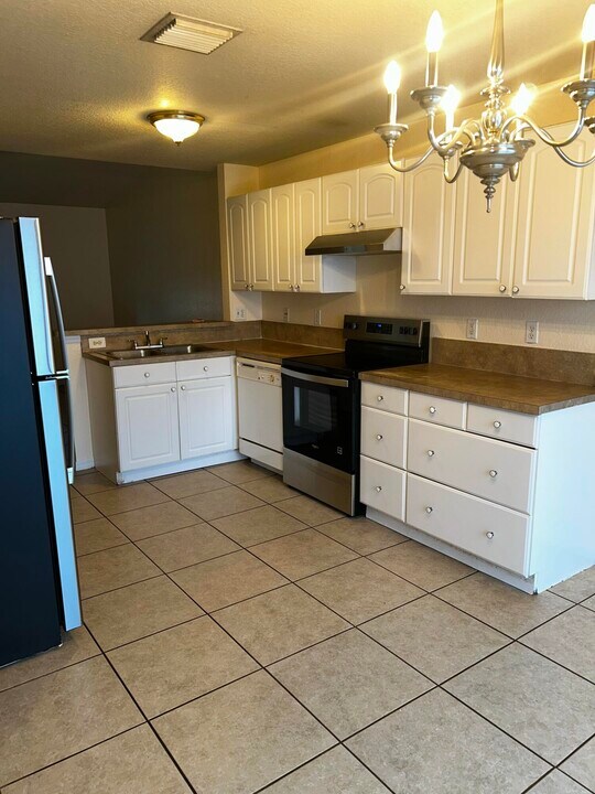 2225 Laura Ln in West Palm Beach, FL - Building Photo
