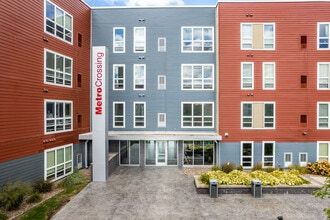 Metro Crossing in Eau Claire, WI - Foto de edificio - Building Photo