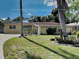2522 Holly Rd in West Palm Beach, FL - Building Photo