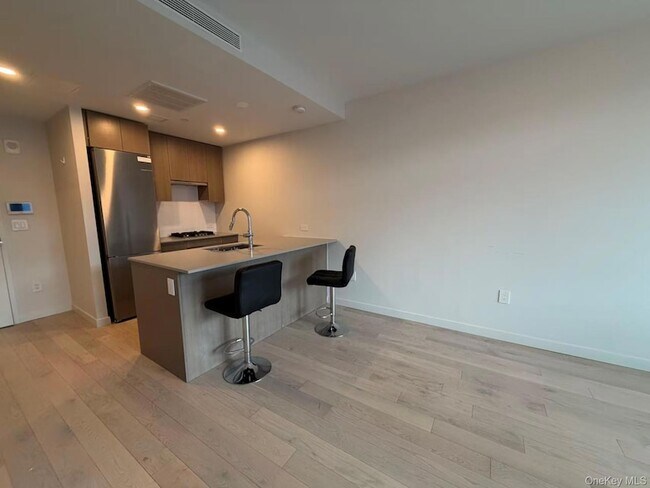 131-02B 40th Rd, Unit 7O in Queens, NY - Foto de edificio - Building Photo