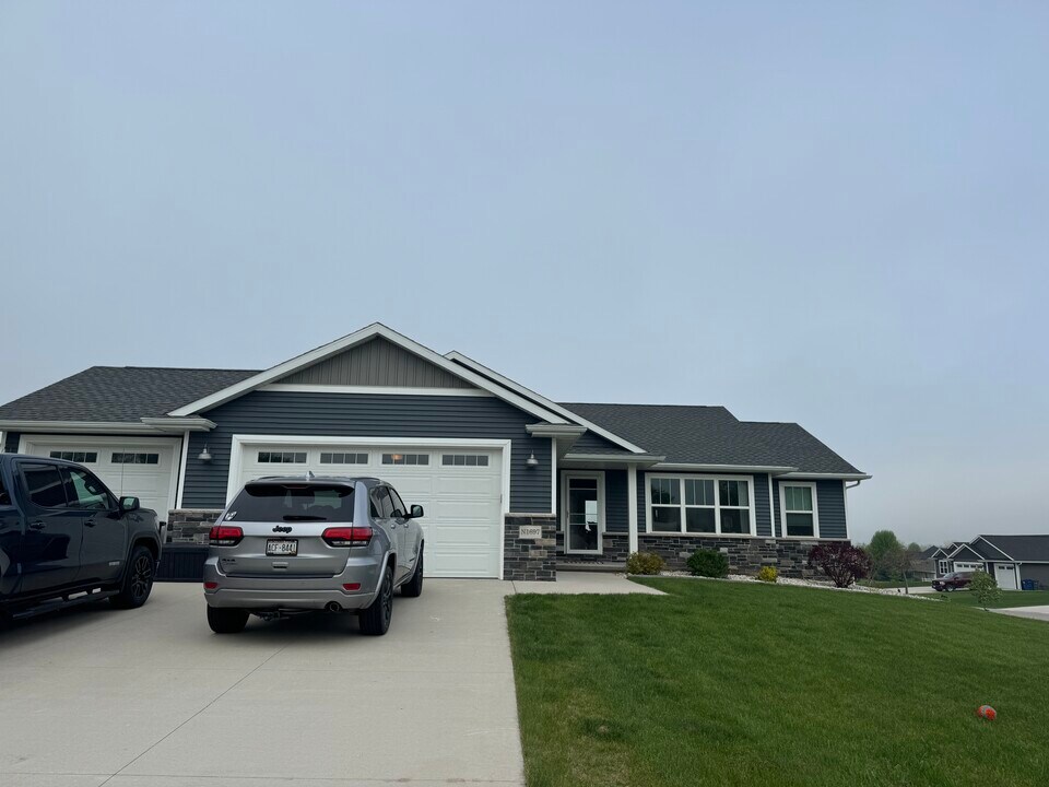 N1697 Waterlefe Dr in Greenville, WI - Building Photo