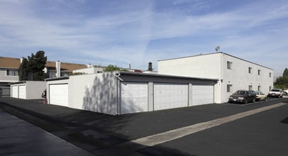 Sunset Bay III Apartment Community in Costa Mesa, CA - Building Photo - Building Photo