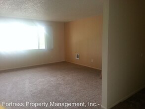 10615 NE Weidler St in Portland, OR - Building Photo - Building Photo