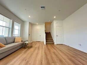 3904 E Coronado Privado in Ontario, CA - Building Photo - Building Photo