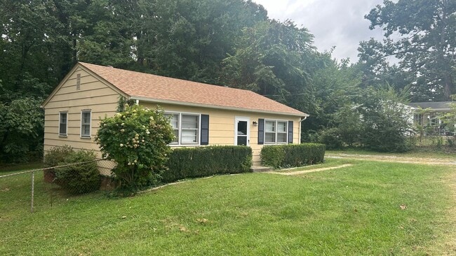 155 Thomas Rd in Madison Heights, VA - Building Photo - Building Photo
