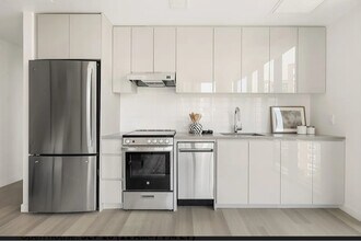 98-10 63rd Rd in Queens, NY - Foto de edificio - Building Photo