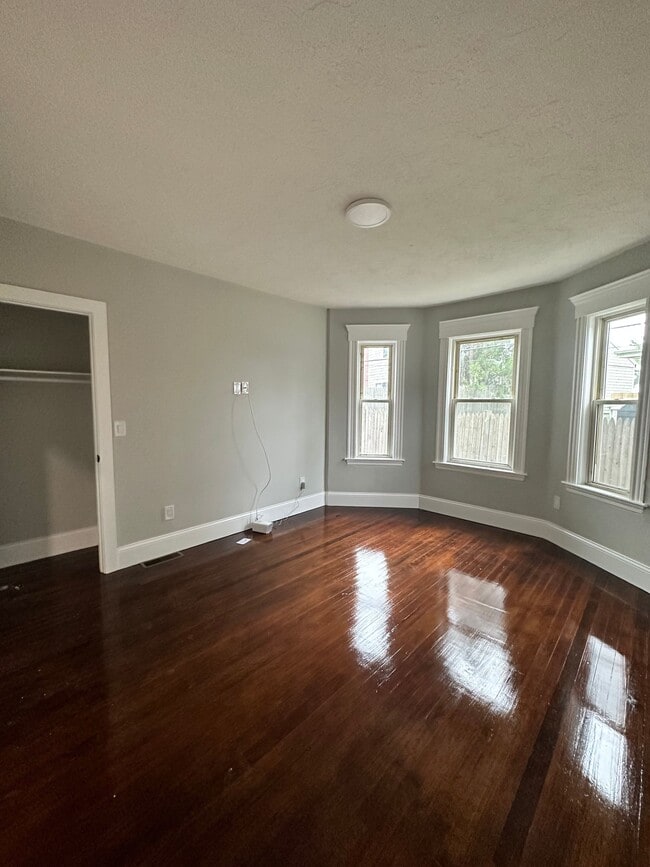 42 Irwin St, Unit 3