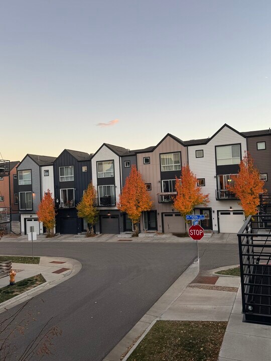 1053 Eaton St in Lakewood, CO - Building Photo