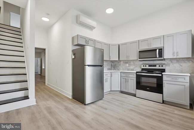 2250 N Woodstock St in Philadelphia, PA - Building Photo - Building Photo