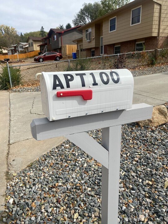 311 De La Vista St in Colorado Springs, CO - Building Photo