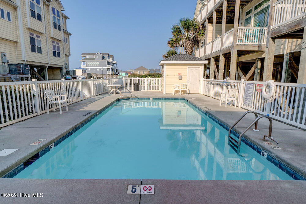 203 Summer Winds Pl in Surf City, NC - Foto de edificio