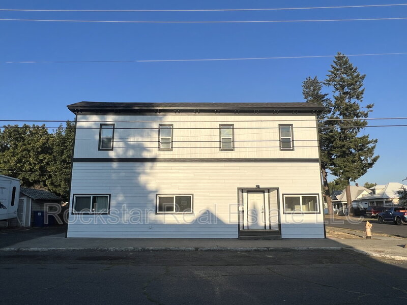 2904.5 N Cedar St in Spokane, WA - Building Photo
