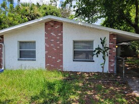 3135 Pine Tree Ave in Largo, FL - Building Photo