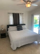 4973 Viceroy St, Unit A in Cape Coral, FL - Foto de edificio - Building Photo