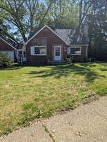 3817 Portage St in Kalamazoo, MI - Building Photo