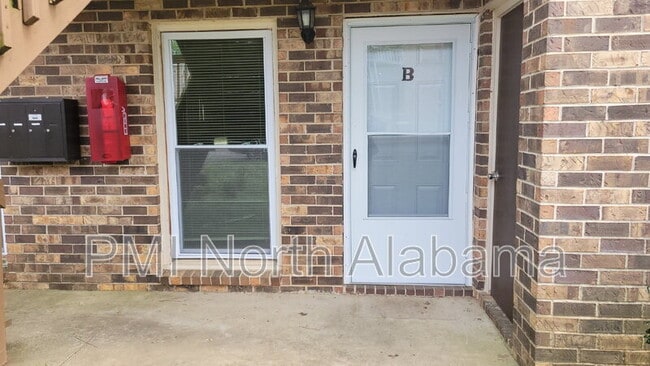 1502 Barrington Rd NW in Huntsville, AL - Foto de edificio - Building Photo