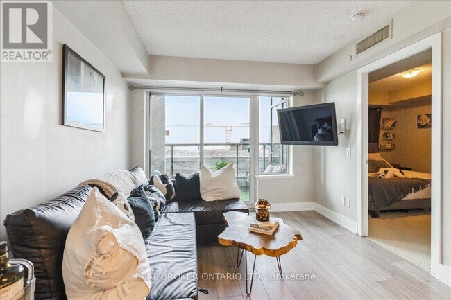 1215 Bayly St in Pickering, ON - Building Photo - Building Photo