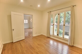 4755 Wiota St in Los Angeles, CA - Foto de edificio - Building Photo