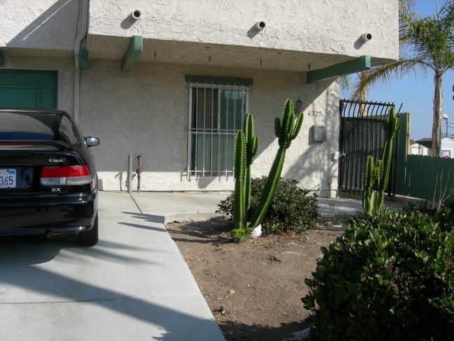 4325 Felton St in San Diego, CA - Foto de edificio - Building Photo