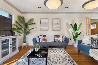 710 10th Ave E, Unit SI ID1035931P in Seattle, WA - Building Photo - Building Photo