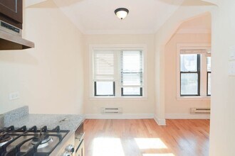 4742 N Hermitage Ave, Unit 802 in Chicago, IL - Foto de edificio - Building Photo