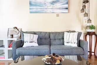 4965 Ellenwood Dr in Los Angeles, CA - Building Photo - Building Photo