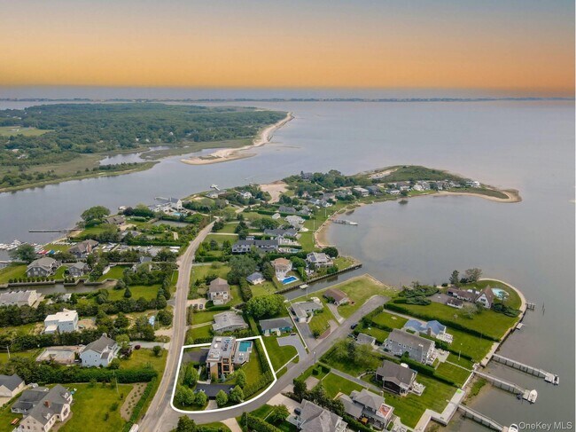 8 Middle Pond Ln in Southampton, NY - Foto de edificio - Building Photo