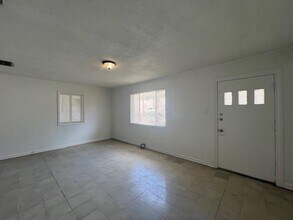 1615 Musser St in Laredo, TX - Building Photo - Building Photo