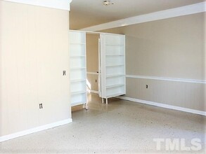 301 Sunset Dr in Fuquay Varina, NC - Foto de edificio - Building Photo