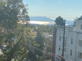 1700 Le Roy Ave, Unit 12 in Berkeley, CA - Building Photo