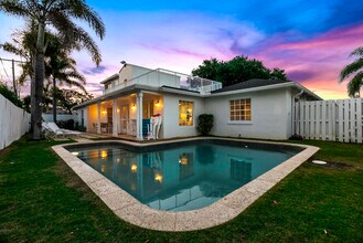 240 Santa Lucia Dr in West Palm Beach, FL - Building Photo - Building Photo