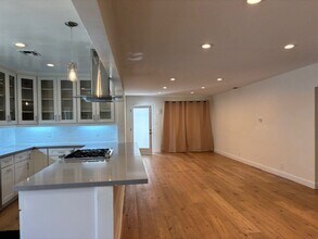 11910 Juniette St in Culver City, CA - Foto de edificio - Building Photo