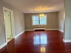 3 Alaska Ave in Bedford, MA - Building Photo - Building Photo