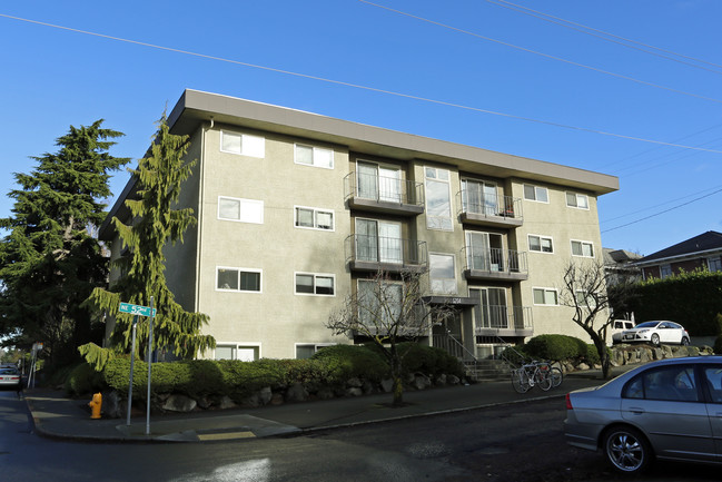 Stonebridge Apartments in Seattle, WA - Building Photo - Building Photo