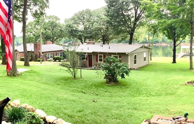 1114 W 17th St in Grove, OK - Building Photo - Building Photo