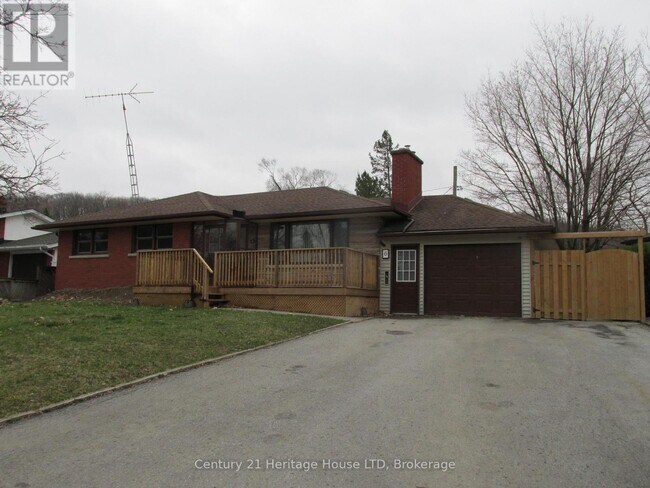 6 E Hampton Rd in St Catharines, ON - Building Photo - Building Photo